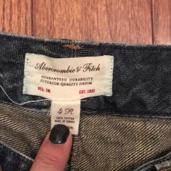 Abercrombie and Fitch crop jeans - Picture 2 of 3
